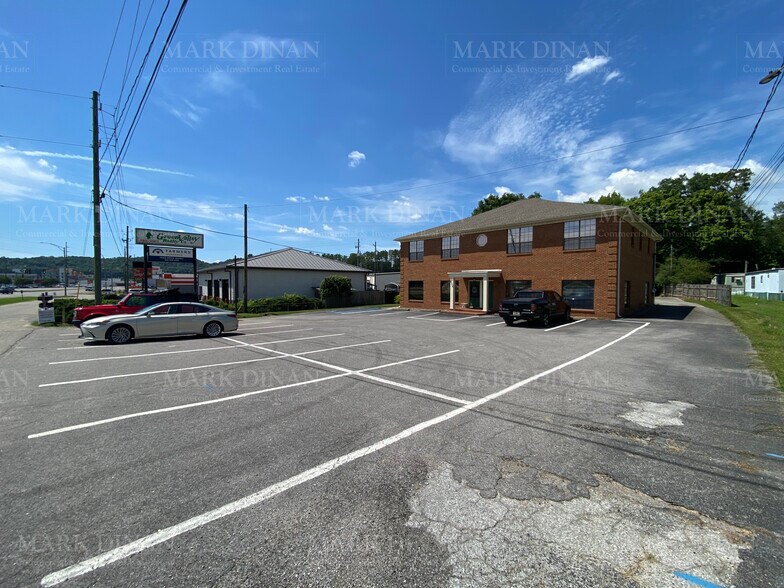 More Photos Of 2172 Pelham Pky, Pelham Office For Sale