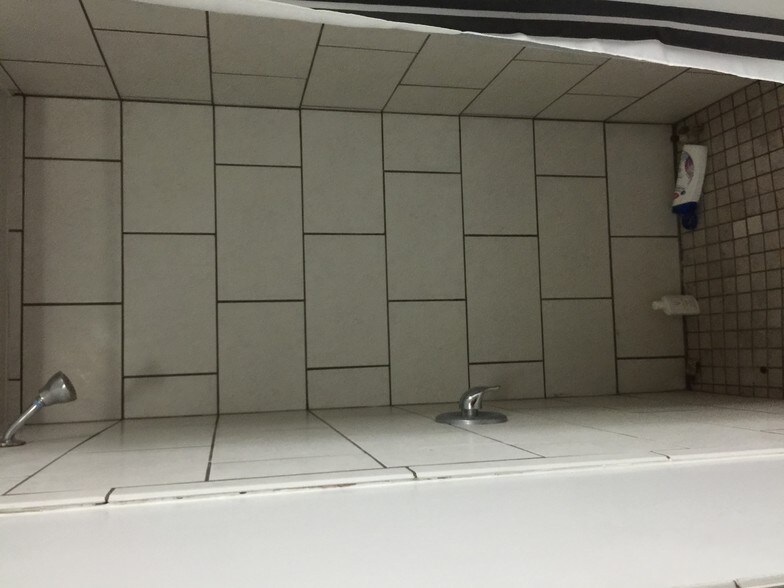 More Photos Of 5115 W Sunset Blvd, Los Angeles Storefront For Lease