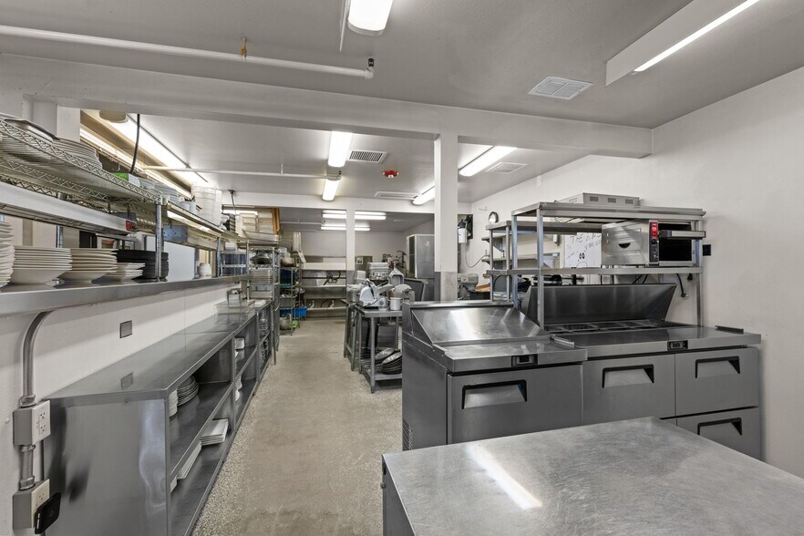 More Photos Of 121 E 2nd Ave, Niwot Restaurant For Sale