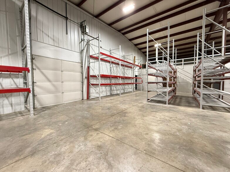 More Photos Of 10435 Bronzewood Dr, Dubuque Warehouse For Sale