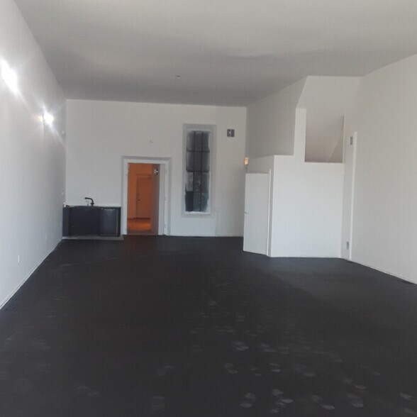 More Photos Of 1376 W Grand Ave, Chicago Storefront Retail Office For Lease