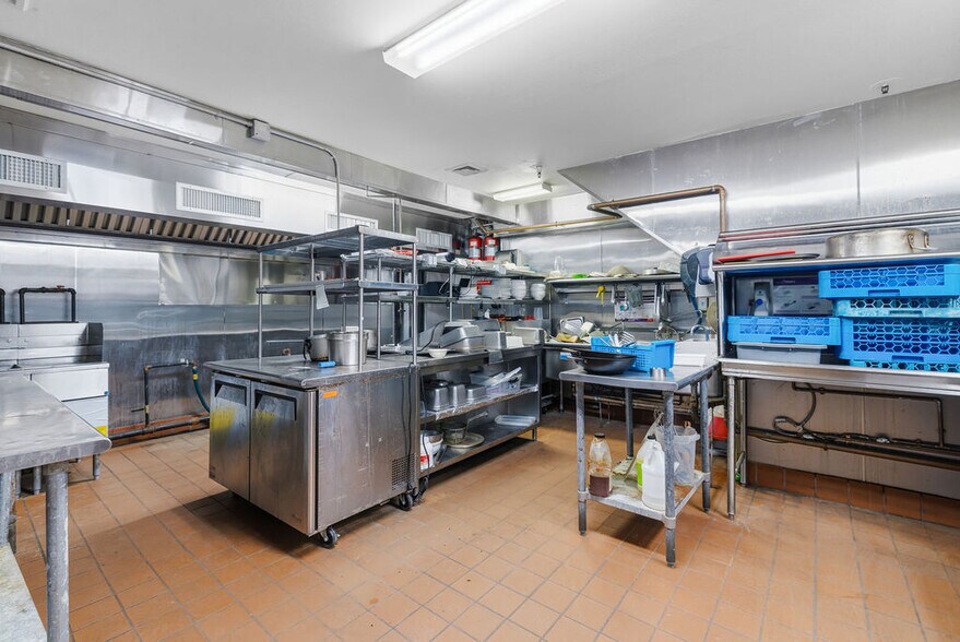 More Photos Of 159 S Main St, Fall River General Retail For Sale