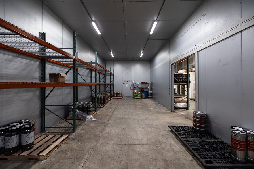 More Photos Of 110 Greenfield St, Wilmington General Retail For Sale