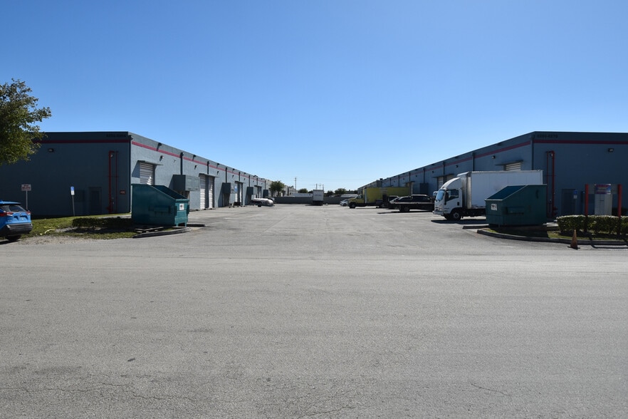 More Photos Of 8252-8278 NW 70th St, Miami Warehouse For Lease