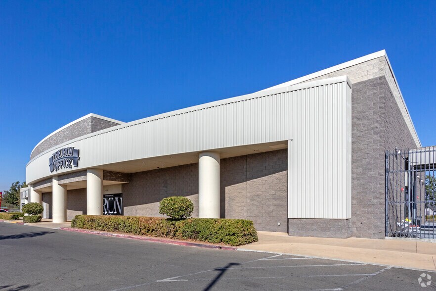 Primary Photo Of 6350-6370 N Figarden Dr, Fresno Freestanding For Sale