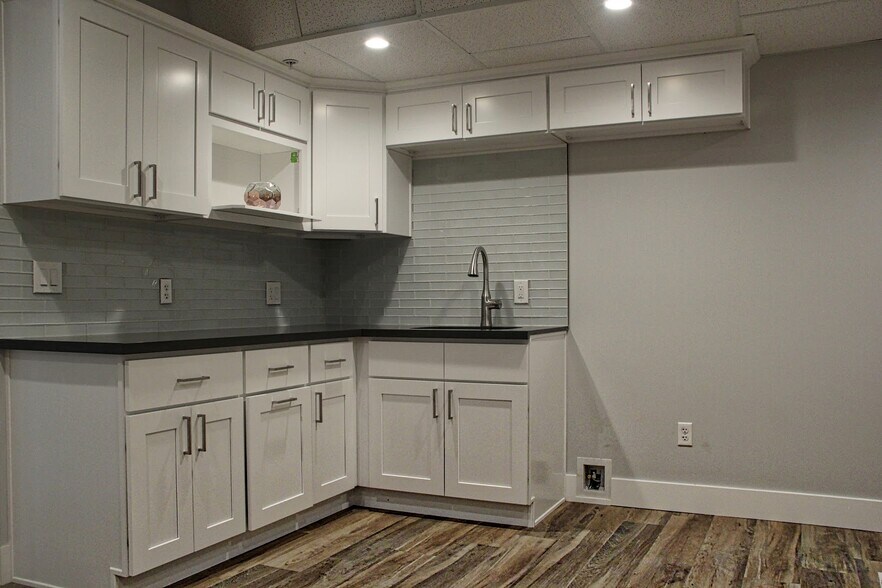 More Photos Of 5029 Bleecker St, Baldwin Park Office For Lease