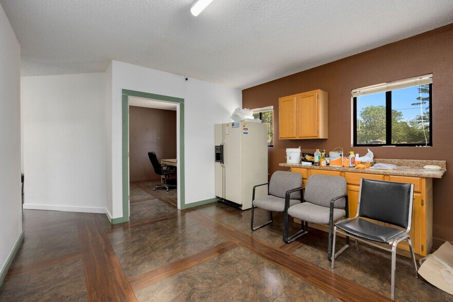 More Photos Of 1021 N Lincoln Ave, Loveland Freestanding For Lease