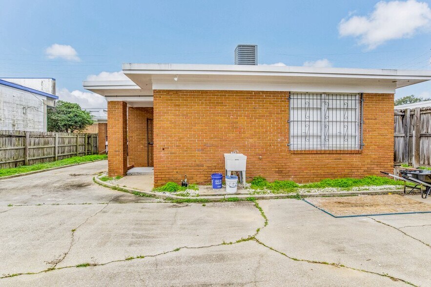 More Photos Of 2220 N Palafox St, Pensacola Medical For Sale