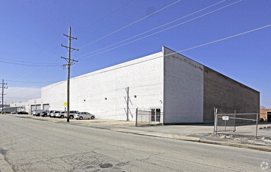 More Photos Of 1930 George St, Melrose Park Warehouse For Lease