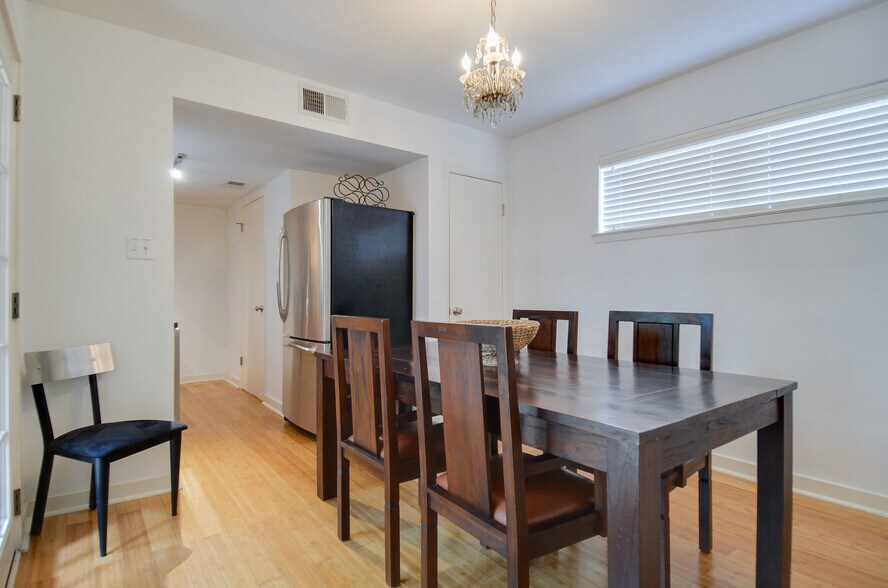 More Photos Of 708-800 S 1st St, Austin Multifamily For Sale