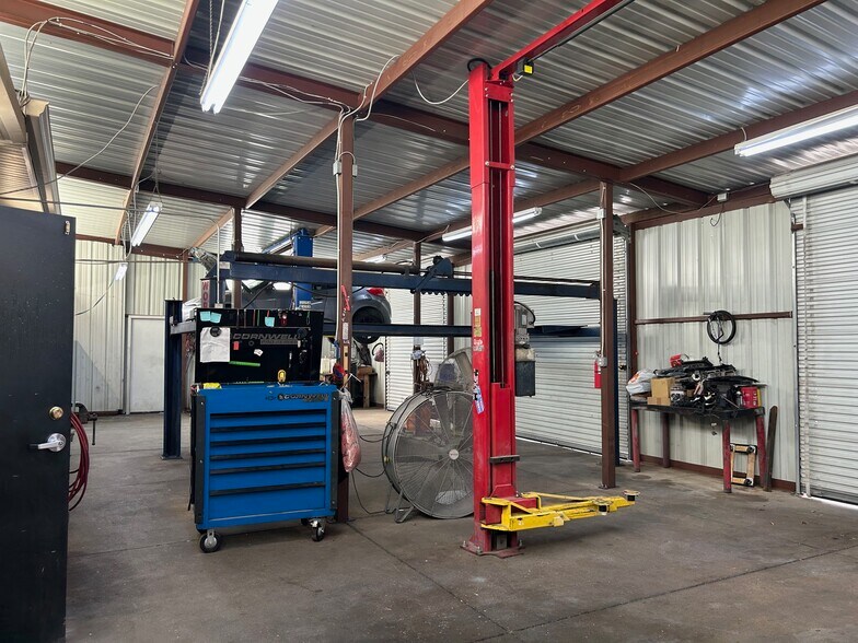 More Photos Of 2001 E Lancaster Ave, Fort Worth Auto Dealership For Sale