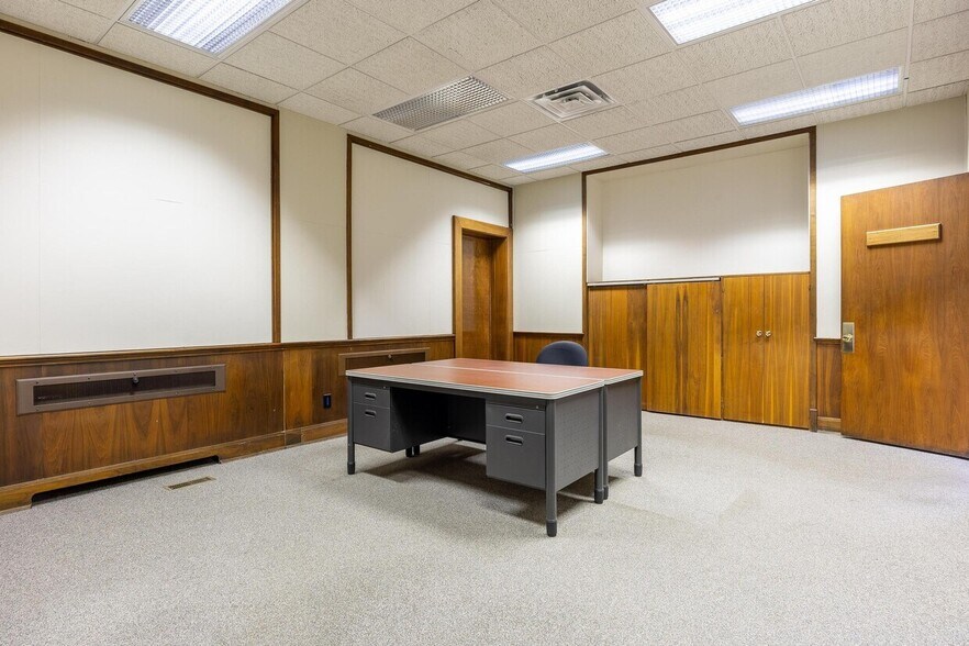 More Photos Of 240 Edwards St, Cleveland Office For Sale