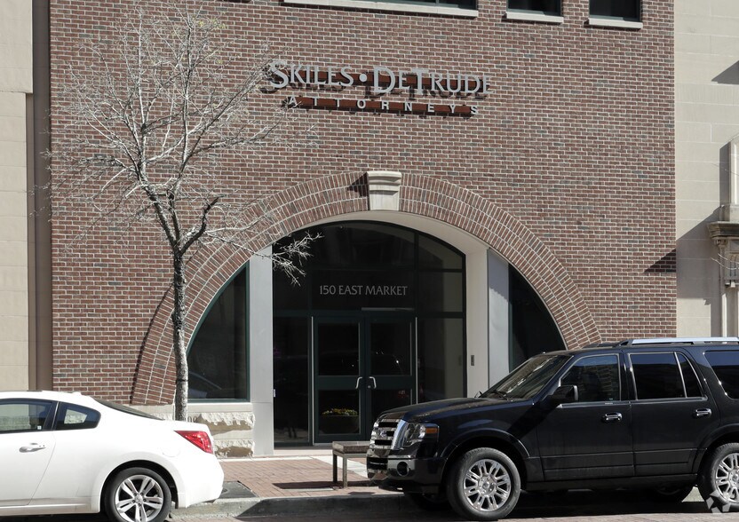 More Photos Of 150 E Market St, Indianapolis Office For Lease