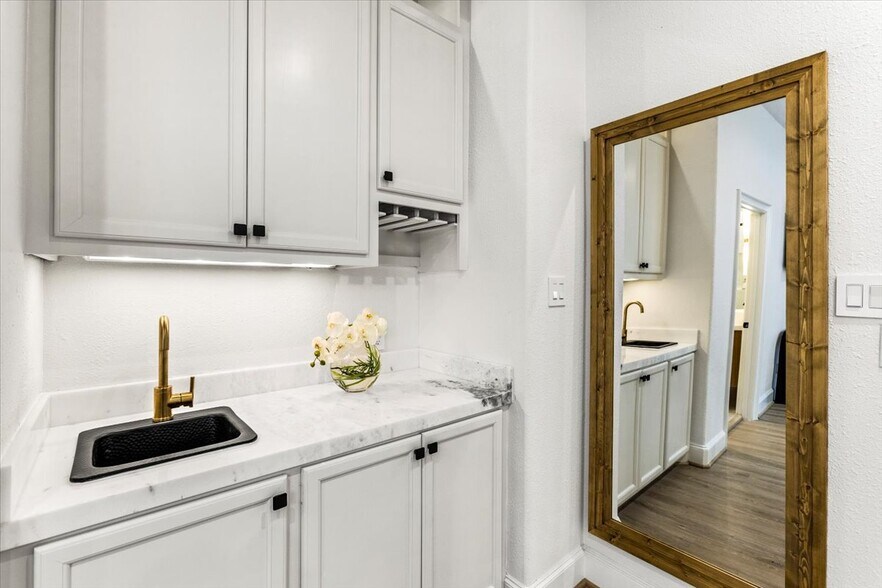 More Photos Of 8811 West Ln, Magnolia Office For Sale