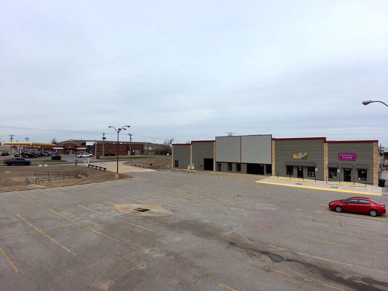 More Photos Of 8921 NW Expressway St, Oklahoma City Warehouse For Lease