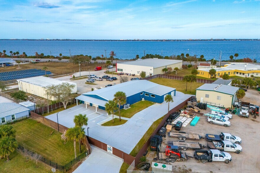 More Photos Of 1301 Morningside Dr, Melbourne Warehouse For Sale