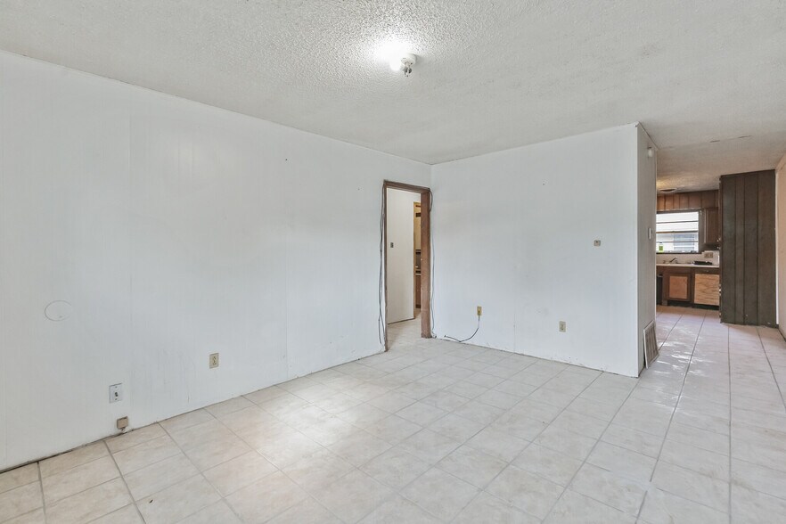 More Photos Of 604 N 3rd St, Haskell Multifamily For Sale