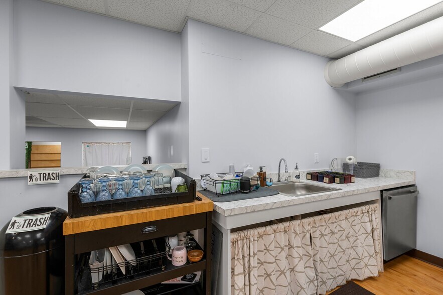 More Photos Of 1652 Grand Ave, Saint Paul Storefront Retail Office For Lease