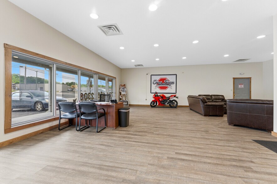 More Photos Of 600 Pittsburgh Rd, Uniontown Auto Dealership For Sale