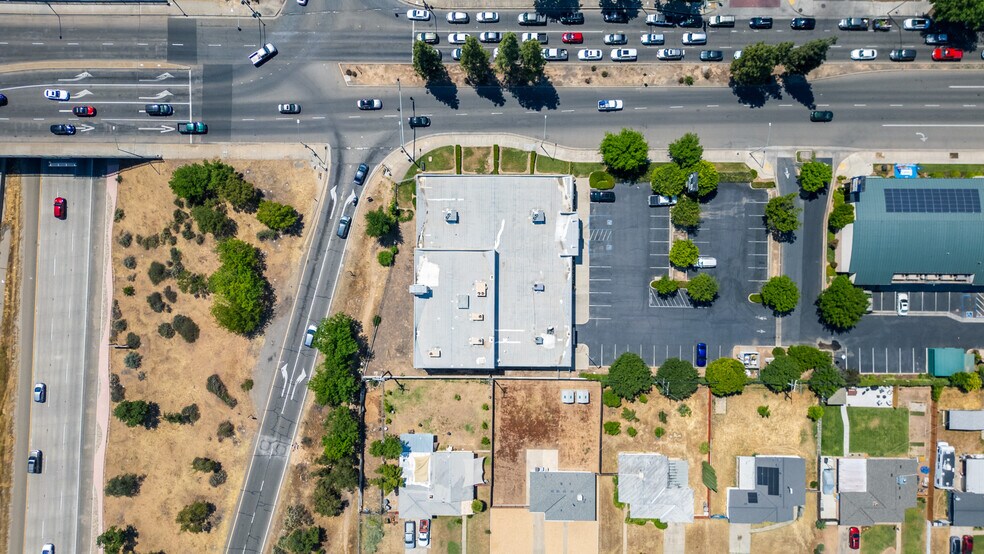 More Photos Of 160 E Bullard Ave, Fresno Freestanding For Sale