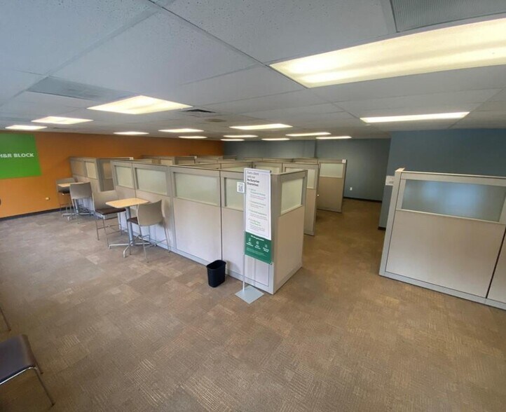 More Photos Of 25 E Penn St, Uniontown Storefront Retail Office For Lease