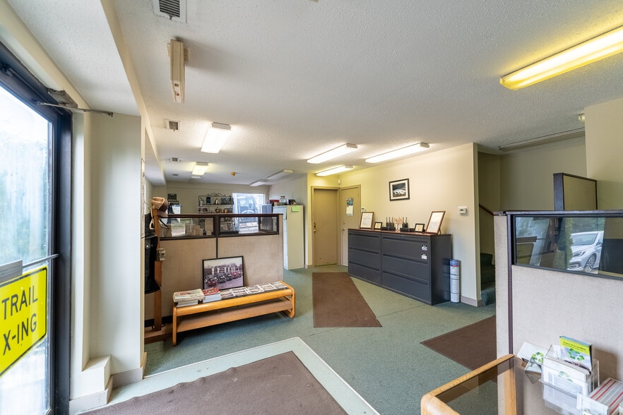 More Photos Of 563 Plains Rd, Tamworth Warehouse For Lease
