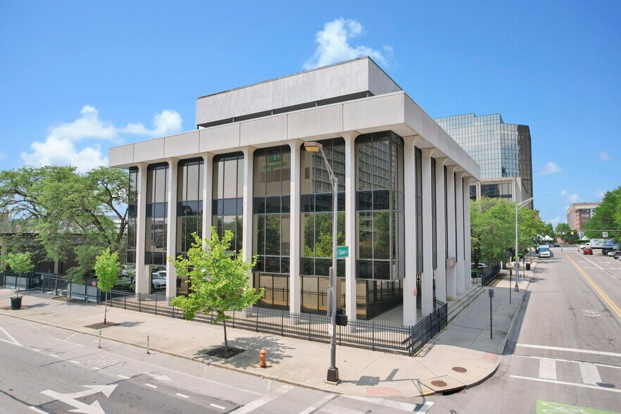 More Photos Of 141 E Town St, Columbus Office Residential For Lease