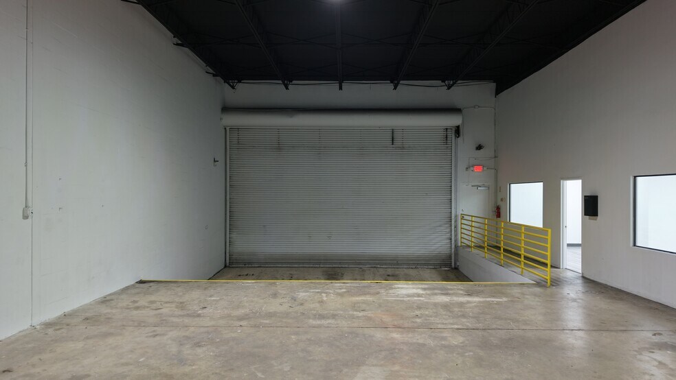 More Photos Of 16401-16413 NW 8th Ave, Miami Distribution For Lease