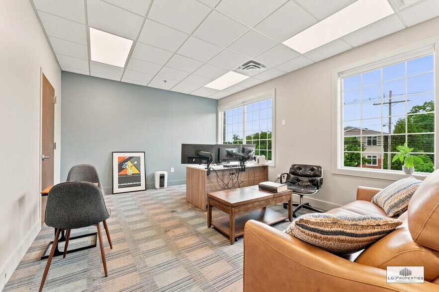 More Photos Of 920 E County Line Rd, Lakewood Office For Lease