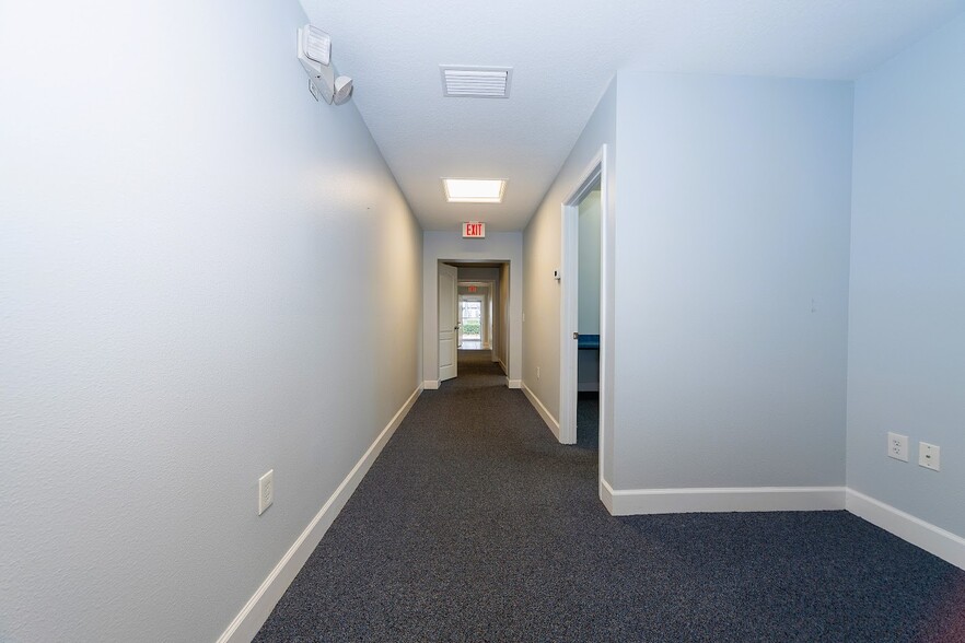 More Photos Of 2001 Manatee Ave E, Bradenton Office For Lease