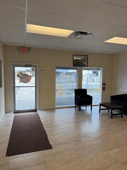 More Photos Of 1896 Elsa St, Naples Warehouse For Lease