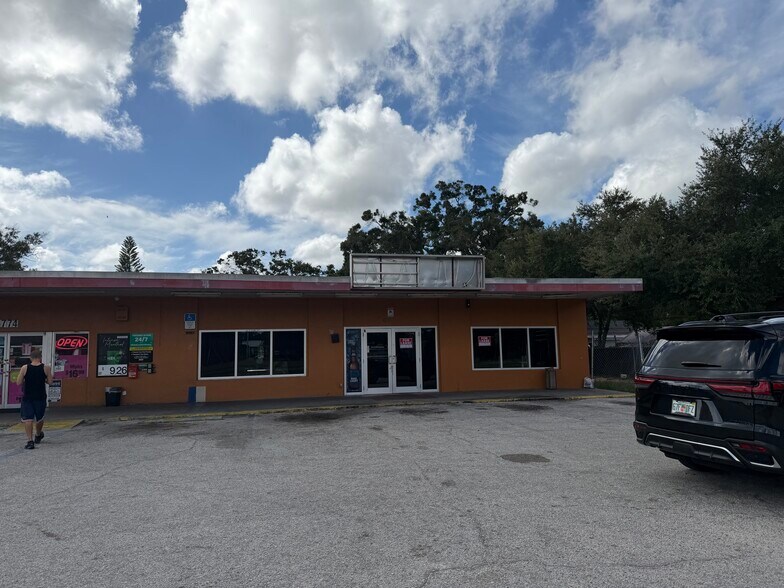 More Photos Of 6798 46th Ave N, Saint Petersburg General Retail For Lease