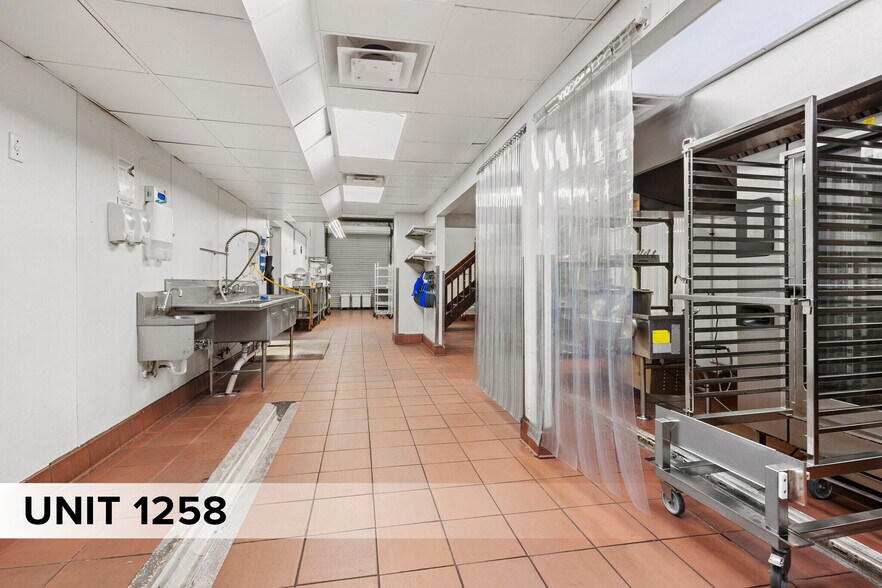 More Photos Of 1250-1264 SW Biltmore St, Port Saint Lucie Warehouse For Sale