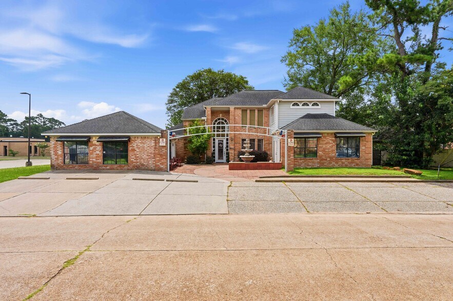 Primary Photo Of 13700 Lakewood Forest Dr, Houston Office For Sale