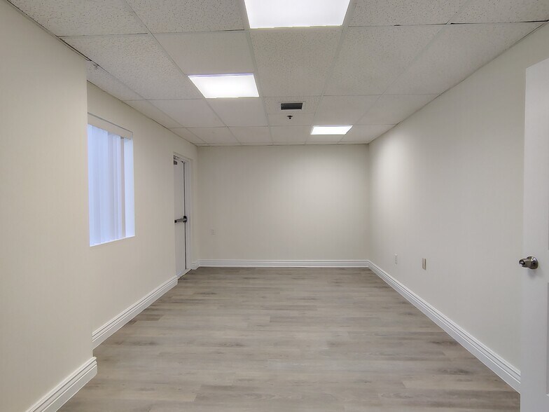 More Photos Of 2405-2425 N University Dr, Coral Springs Loft Creative Space For Lease