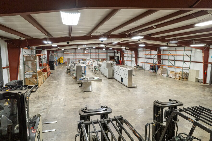 More Photos Of 252 Commerce Dr, Tompkinsville Warehouse For Sale