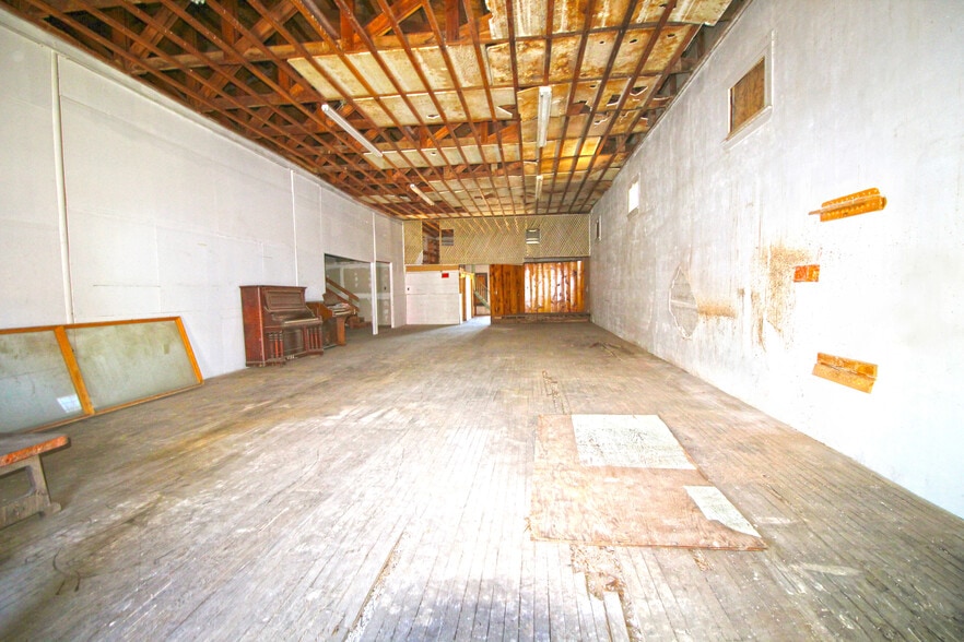 More Photos Of 199 W Main St, Superior Storefront For Sale
