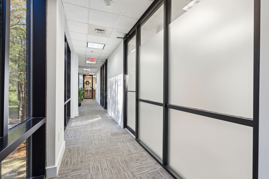 More Photos Of 710 Johnnie Dodds Blvd, Mount Pleasant Medical For Sale
