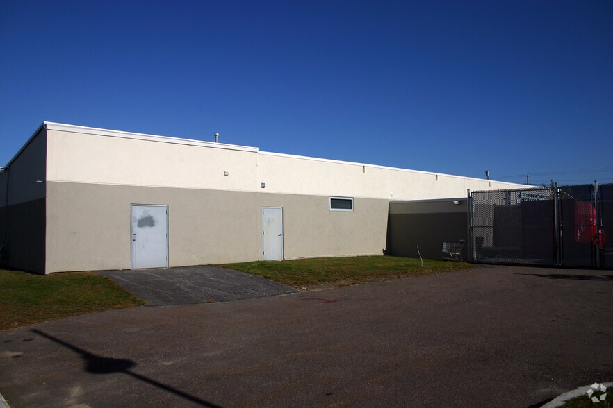 More Photos Of 1127 North Ave, Burlington General Retail For Lease