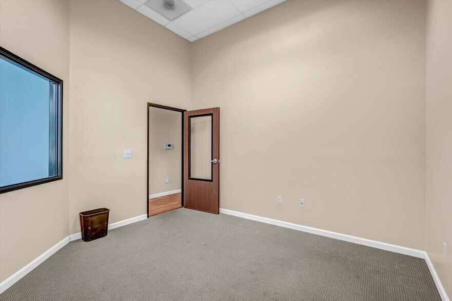 More Photos Of 863-885 N Douglas St, El Segundo Office For Sale