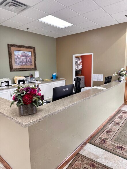 More Photos Of 1401-1425 E Ayers St, Edmond Office For Lease