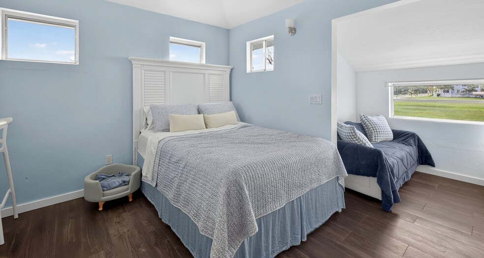 More Photos Of 102 Copeland Ave SW, Everglades City Restaurant For Sale