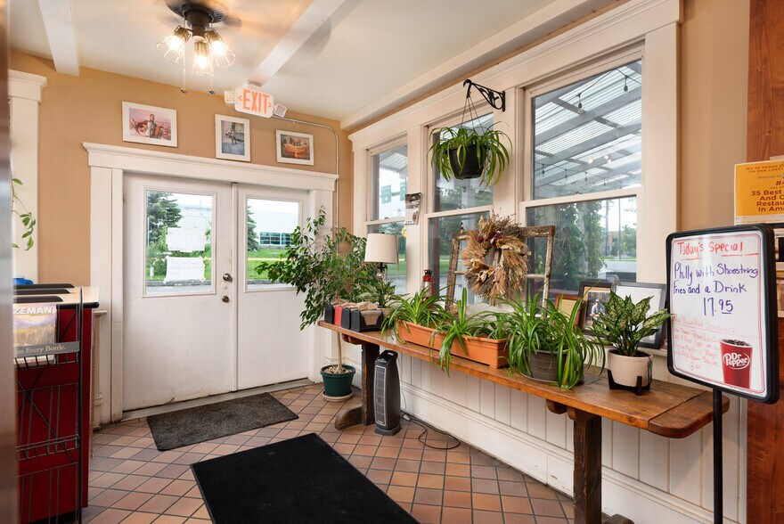 More Photos Of 2711 W College St, Bozeman Restaurant For Sale