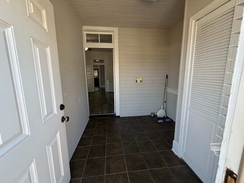 More Photos Of 701 Chestnut St, Bowling Green Office For Lease