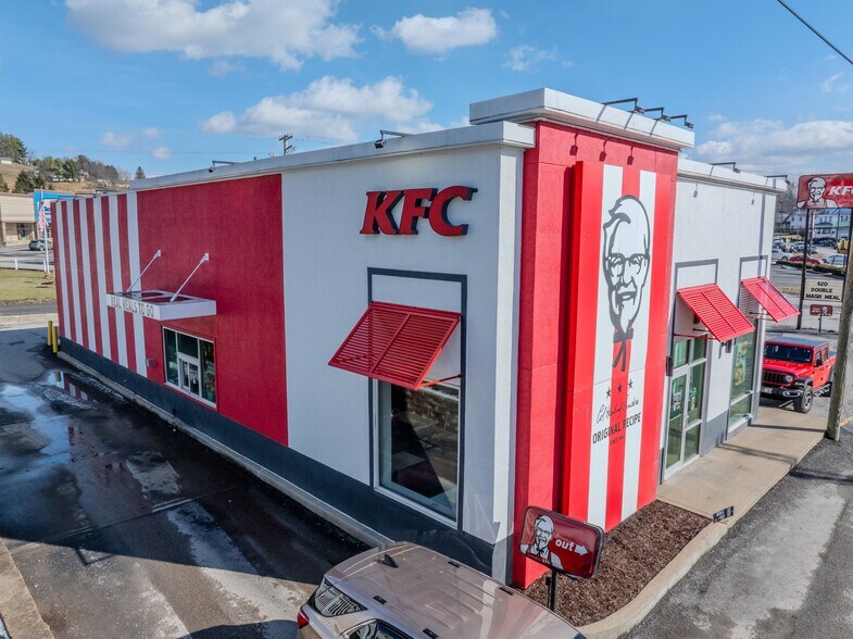 Primary Photo Of 104 N Pike St, Grafton Fast Food For Sale