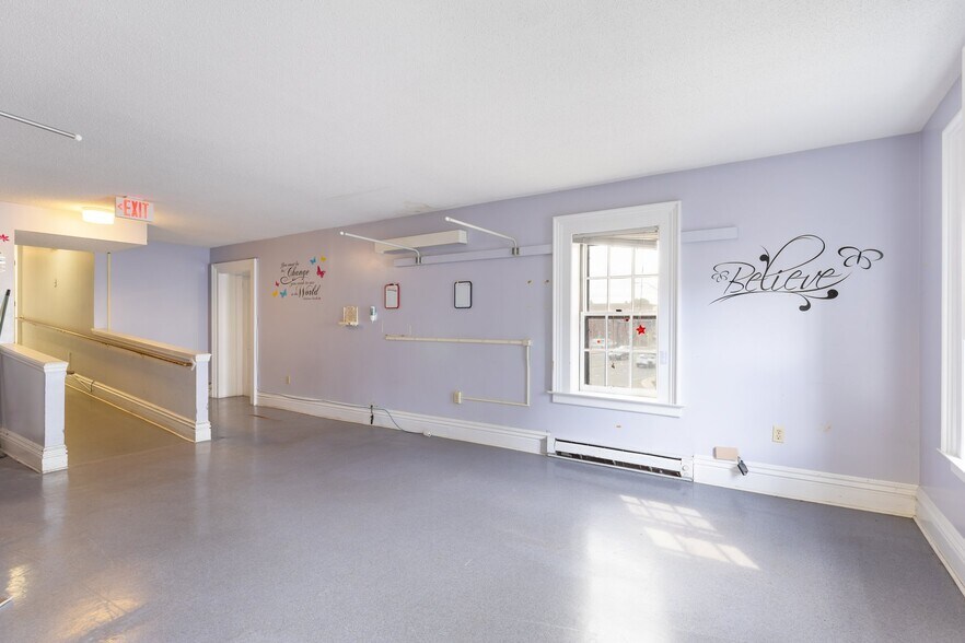 More Photos Of 1 Main St, Hartford Office Residential For Sale