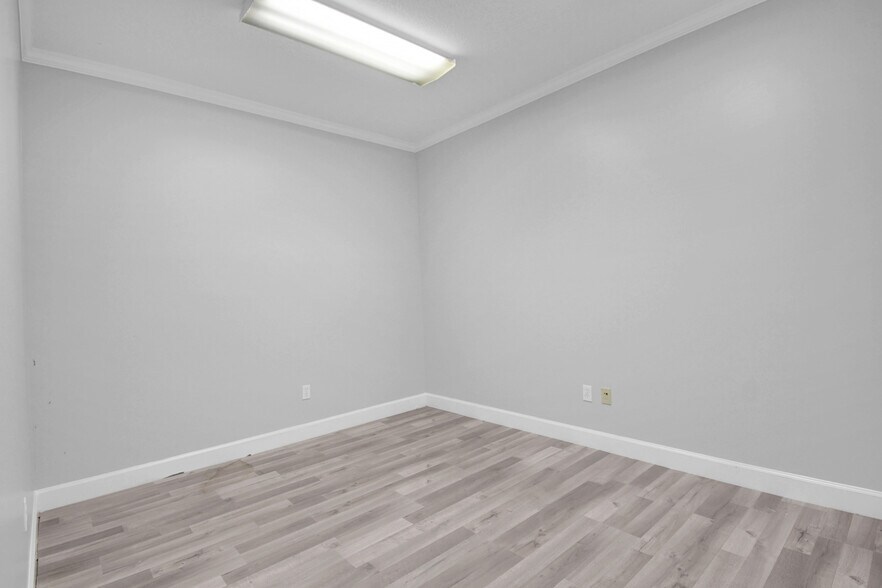 More Photos Of 9905 Old St Augustine Rd, Jacksonville Medical For Lease