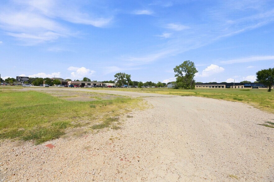More Photos Of 1406 East St, Iola Land For Sale
