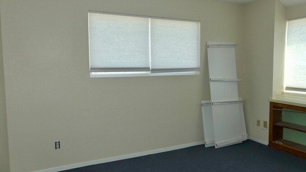 More Photos Of 926 Bonita St, Bayou Vista Office For Sale