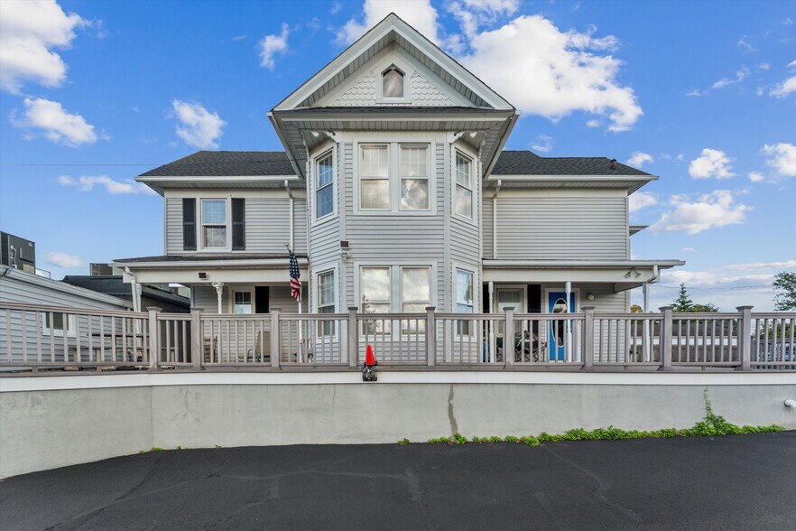 More Photos Of 13500 Main Rd, Mattituck Storefront For Sale